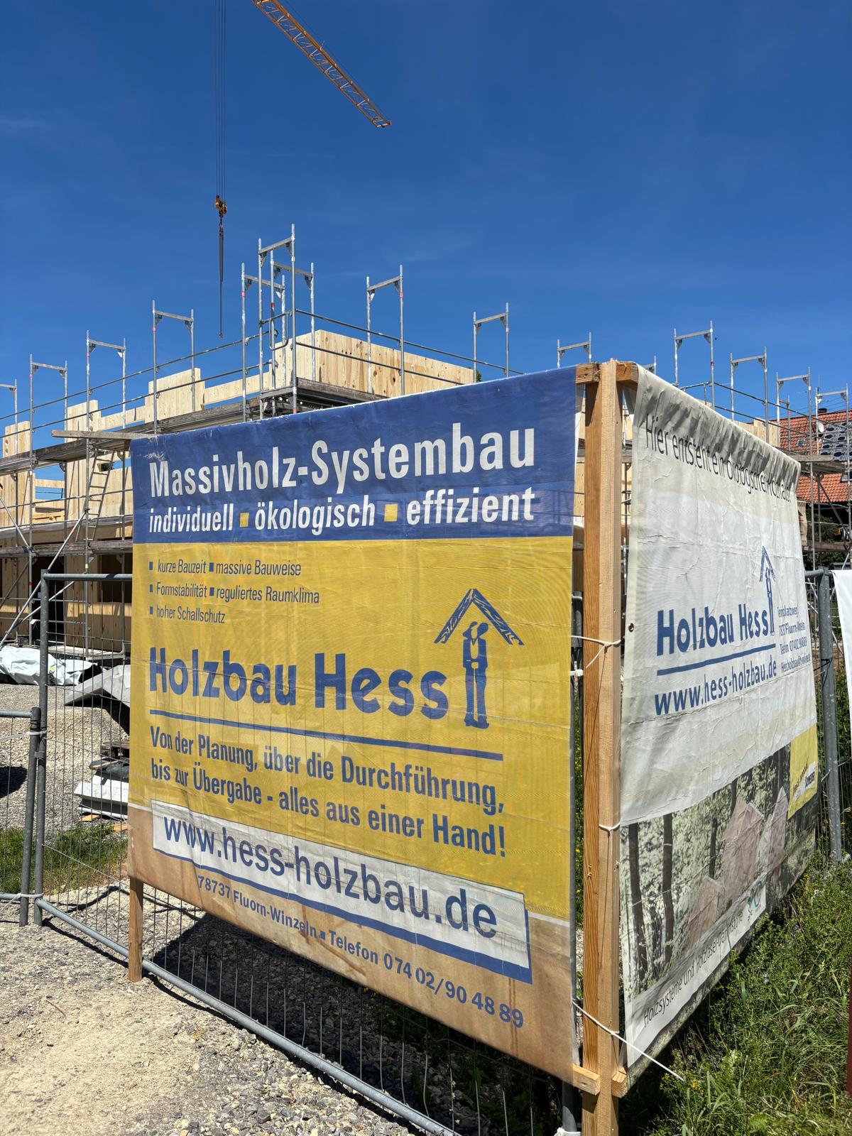 Mehrfamilienhaus Dornhan – Baustellenbanner Holzbau Hess
